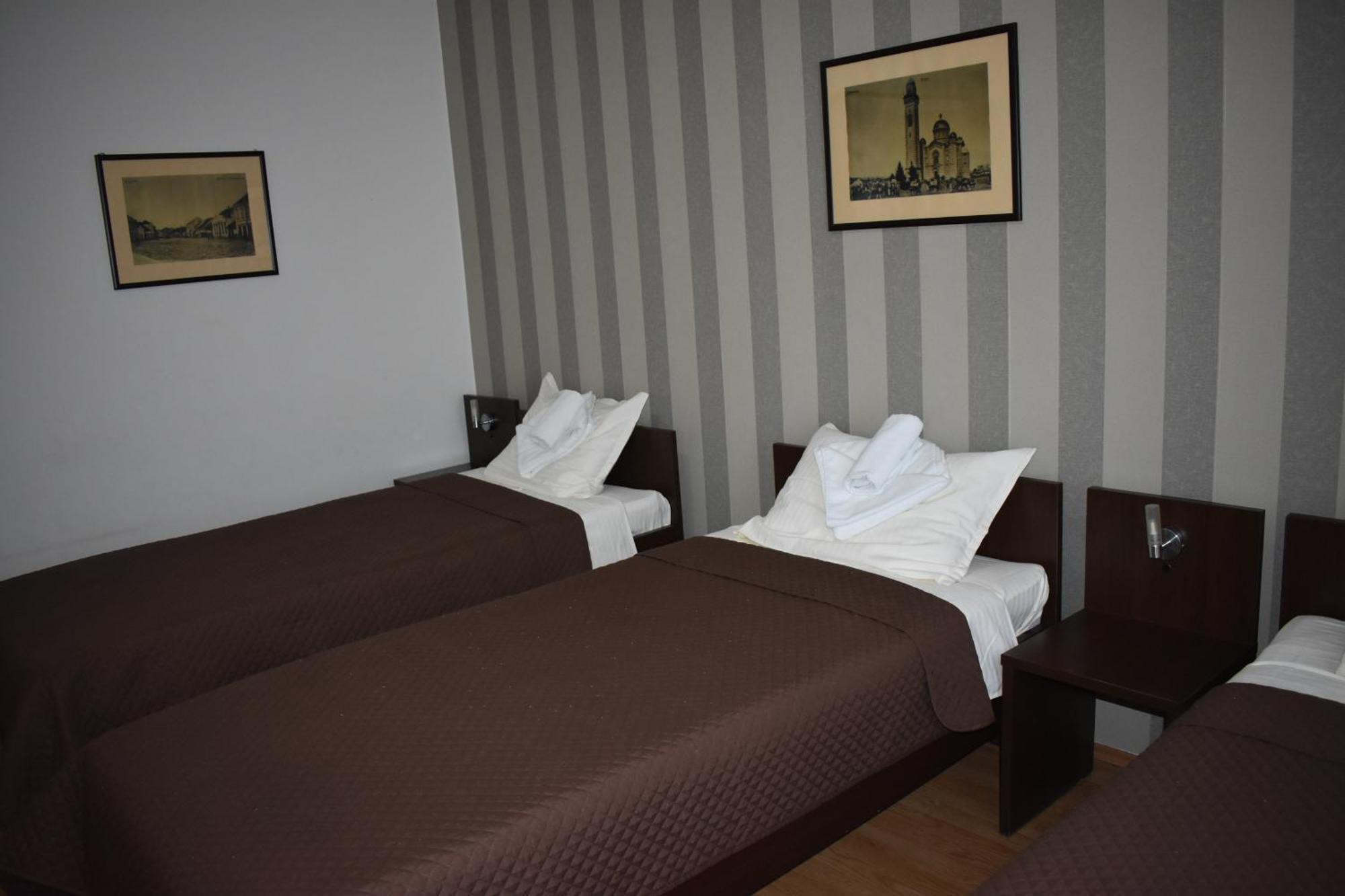 Garni Hotel Lion Jagodina Exterior photo